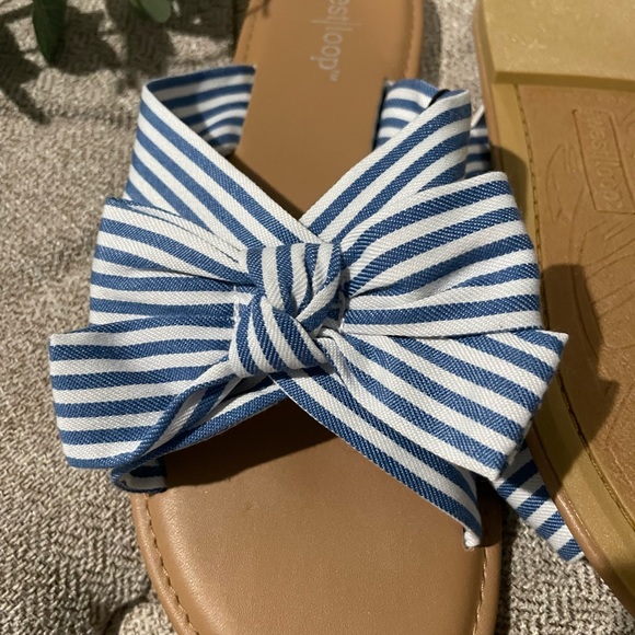 West Loop Bow Striped Sandals - Picture 3 of 3